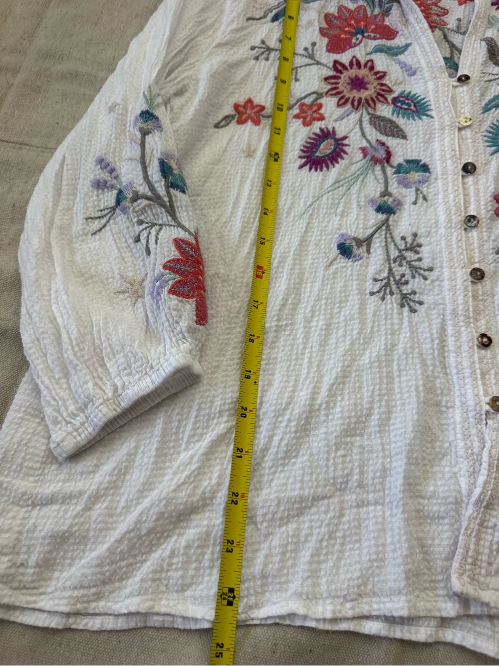 Johnny Was Workshop Embroidered Floral Shirt Size S White Boho Button Front - Picture 5 of 9
